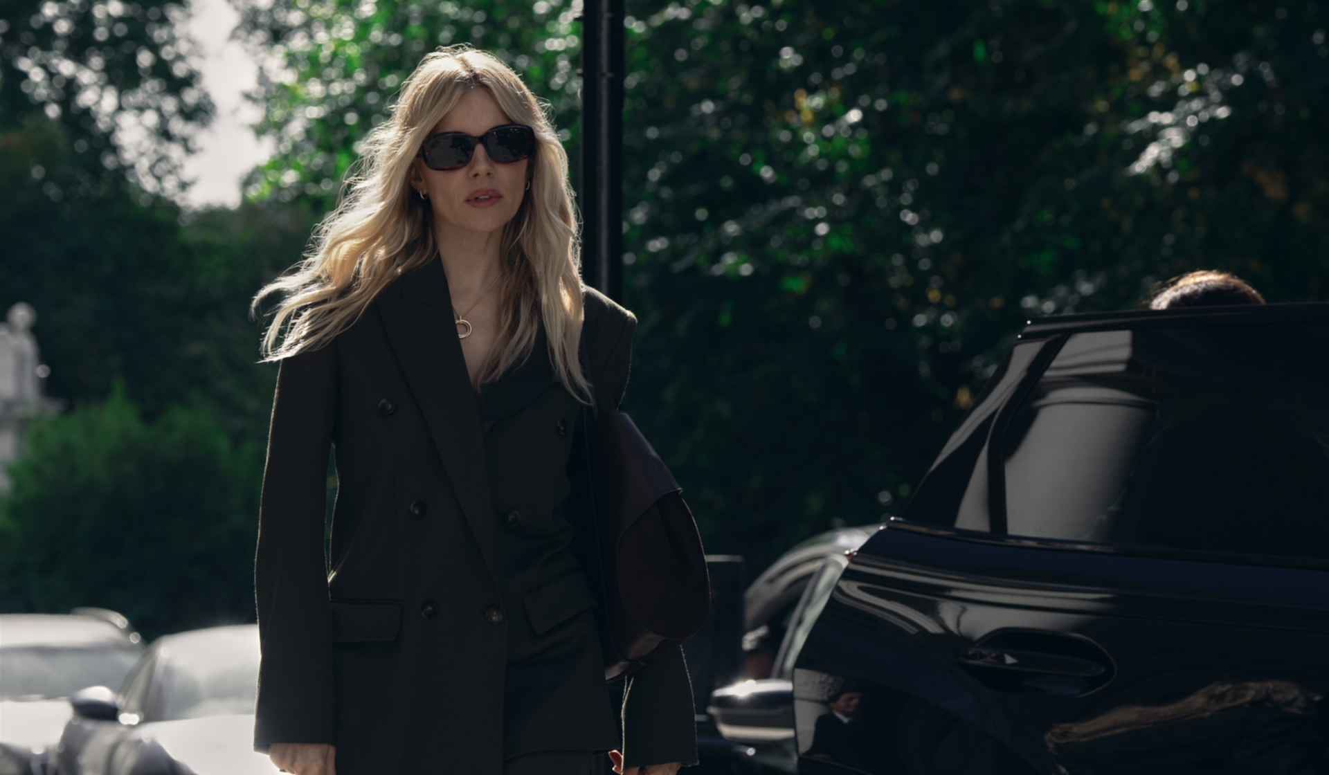 Sienna Miller on the set of "War"