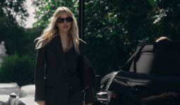Sienna Miller on the set of "War"